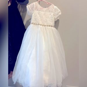 Like new. Perfect condition size 7/8 flower girl dress